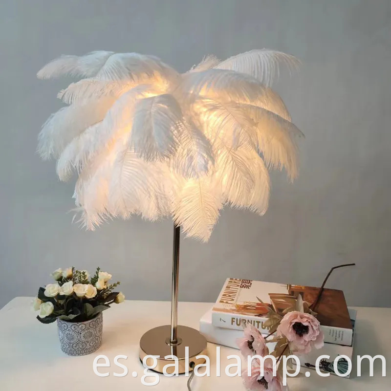 Lámpara LED de plumas de avestruz de lujo moderna para dormitorios elegantes